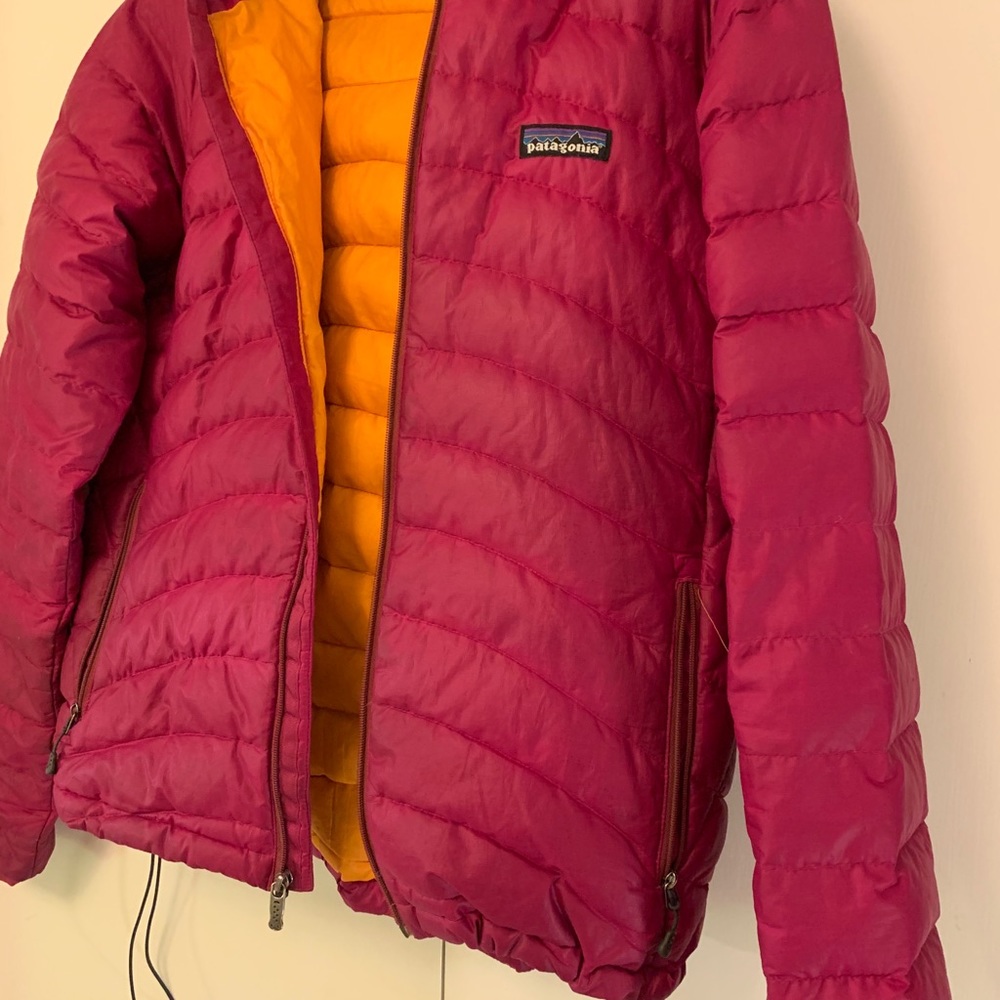 Magenta Patagonia puffer jacket